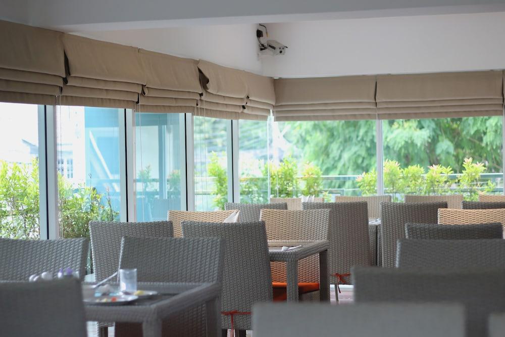 Maverick Ratchada Hotel Bangkok Exterior foto
